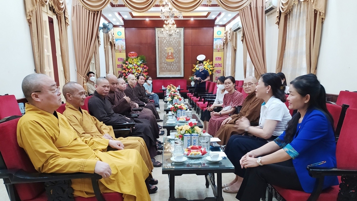 Hội LHPN Việt Nam chúc mừng Đại lễ Phật đản 2022 - Ảnh 1.