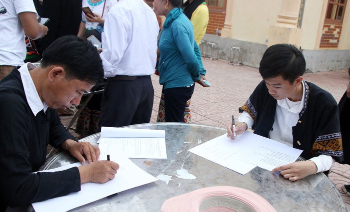 Thi viết chữ Thái Thi viết chữ Thái