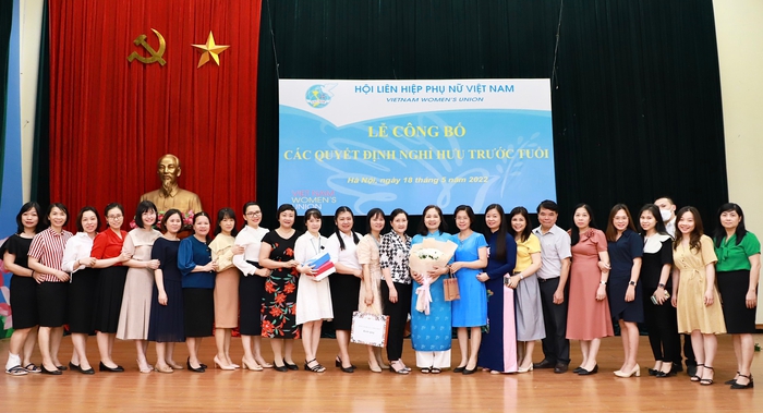 Công bố Quyết định nghỉ hưu và nghỉ công tác chờ đủ tuổi nghỉ hưu đối với cán bộ Hội LHPN Việt Nam - Ảnh 5.