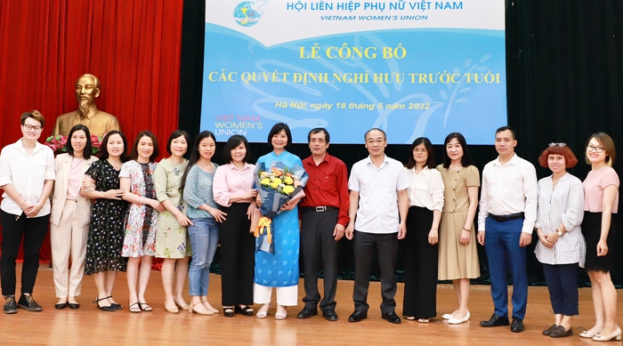 Công bố Quyết định nghỉ hưu và nghỉ công tác chờ đủ tuổi nghỉ hưu đối với cán bộ Hội LHPN Việt Nam - Ảnh 7.