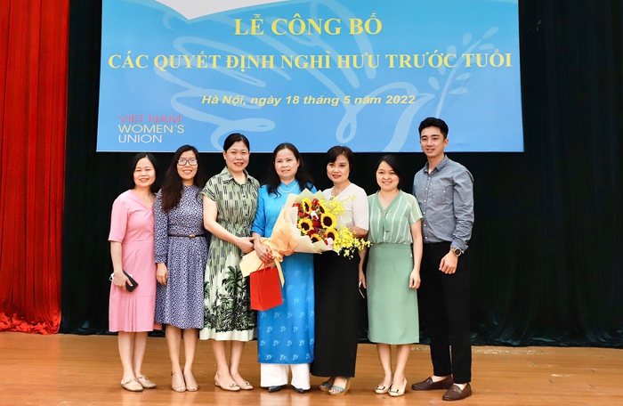 Công bố Quyết định nghỉ hưu và nghỉ công tác chờ đủ tuổi nghỉ hưu đối với cán bộ Hội LHPN Việt Nam - Ảnh 8.