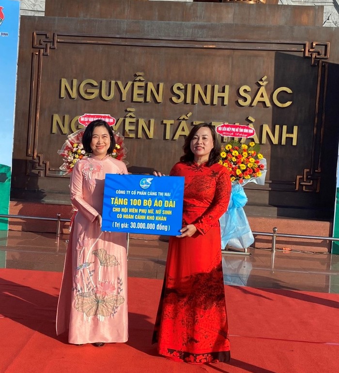 Hội LHPN  tỉnh Bình Định tổ chức ‘Đồng diễn Tôn vinh Áo dài Việt’ - Ảnh 5.