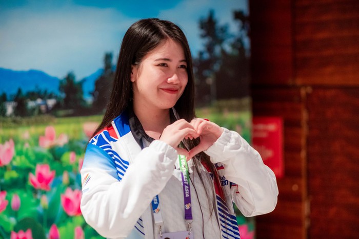 Việc là vận động viên nữ duy nhất của bộ môn Liên Minh Huyền Thoại tại SEA Games 31 giúp PouPaeng có cơ hội gặp nhiều bạn bè hơn cũng như nhận nhiều sự giúp đỡ hơn từ mọi người