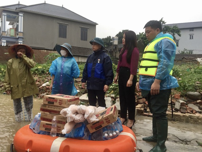 Các cấp hội phụ nữ tỉnh Vĩnh Phúc kịp thời khắc phục hậu quả mưa lũ  - Ảnh 3.