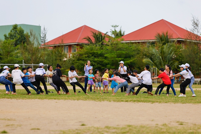 Vinamilk khởi động hành trình năm thứ 15 của Quỹ sữa Vươn cao Việt Nam với 1,9 triệu ly sữa trao tặng cho trẻ em khó khăn - Ảnh 4.