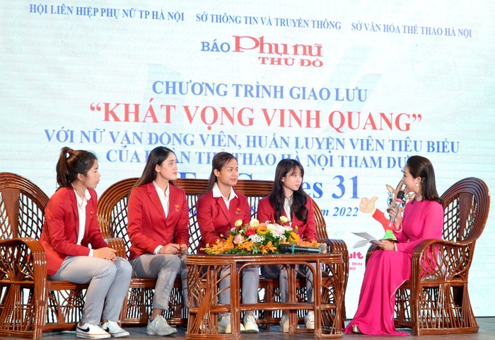 Hà Nội: Giao lưu, biểu dương 54 nữ huấn luyện viên, vận động viên đoạt Huy chương vàng - Ảnh 2.