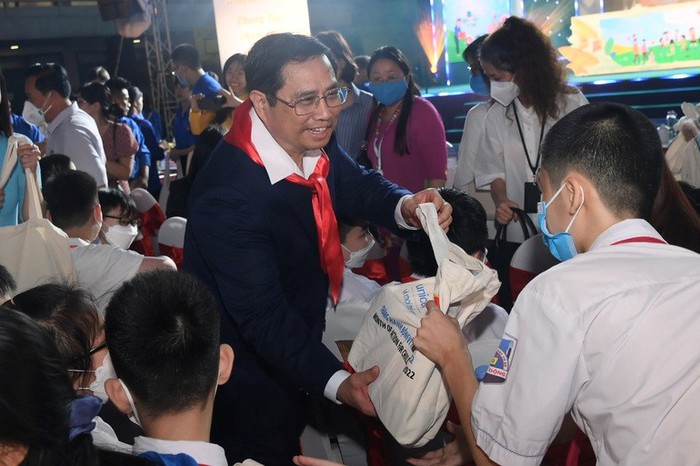 Thủ tướng Phạm Minh Chính: Mỗi gia đình hãy là “ngôi nhà xanh” hạnh phúc cho trẻ - Ảnh 1.