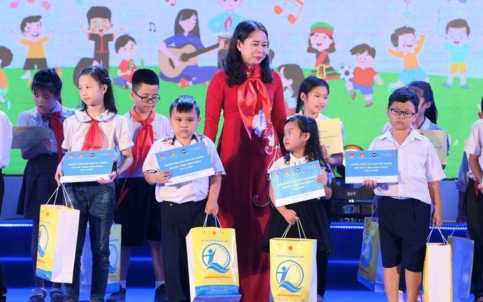 Thủ tướng Phạm Minh Chính: Mỗi gia đình hãy là “ngôi nhà xanh” hạnh phúc cho trẻ - Ảnh 2.