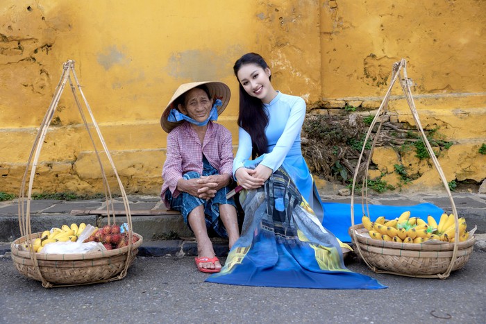 Hoa khôi Đoàn Hồng Trang diện áo dài Trung Đinh, khoe vẻ đẹp thuần Việt trước thềm Miss Global 2022