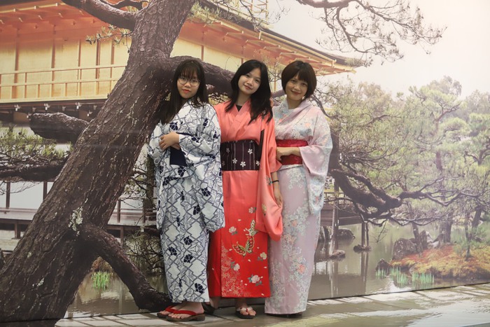 Hào hứng mặc thử trang phục Yukata truyền thống Nhật Bản