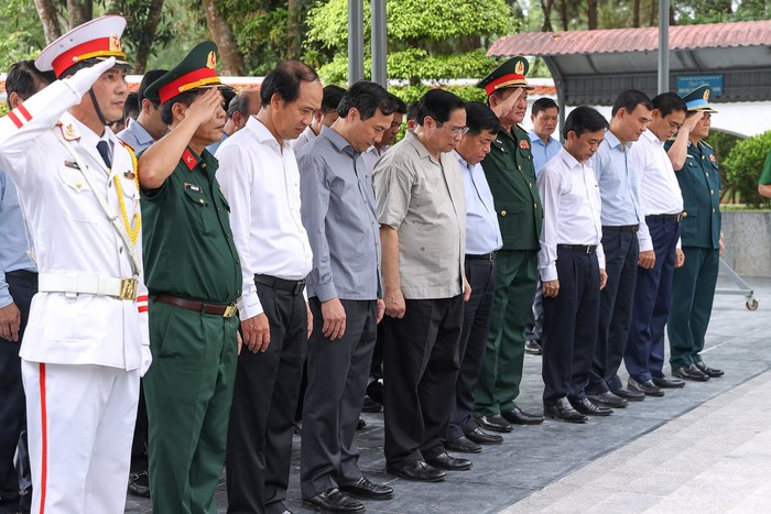 Thủ tướng dâng hương tại Khu di tích Ngã ba Đồng Lộc - Ảnh 2.