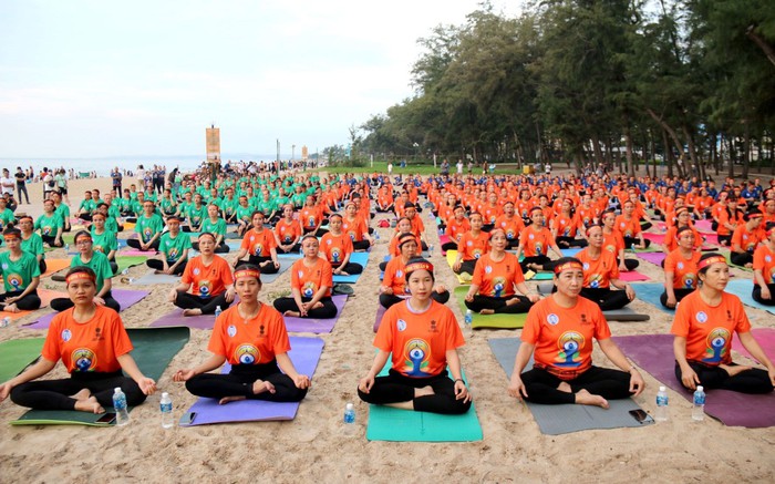 Hơn 500 người đồng diễn Yoga tại Ngày quốc tế Yoga lần thứ 8