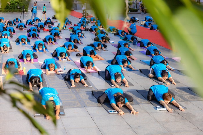 Ngày Quốc tế Yoga năm 2022  - &quot;Yoga vì nhân loại&quot; diễn ra tại Quảng trường Tượng đài Lý Thái Tổ, quận Hoàn Kiếm vào sáng 18/06. - Ảnh 5.
