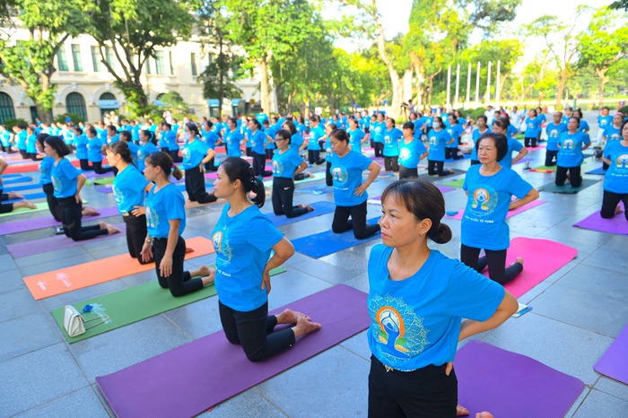 Ngày Quốc tế Yoga năm 2022  - &quot;Yoga vì nhân loại&quot; diễn ra tại Quảng trường Tượng đài Lý Thái Tổ, quận Hoàn Kiếm vào sáng 18/06. - Ảnh 7.