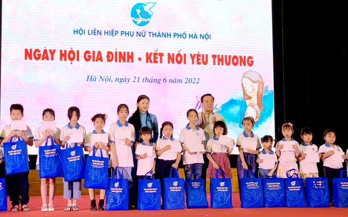 Hà Nội: Gần 400 trẻ em mồ côi có hoàn cảnh đặc biệt được nhận đỡ đầu