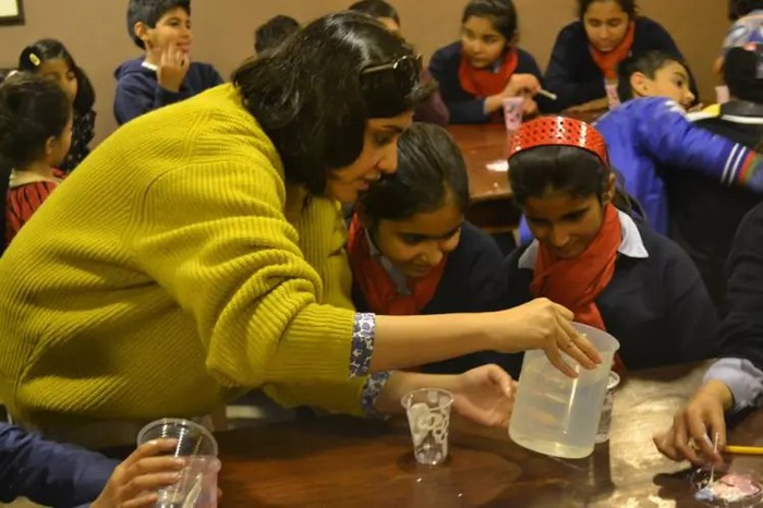 Người phụ nữ kết nối STEM với trẻ em Pakistan - Ảnh 1.