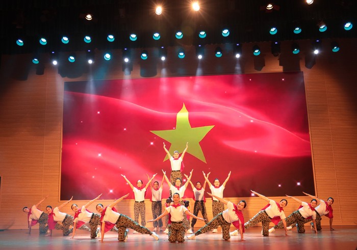 Những màn nhảy dân vũ ấn tượng tại liên hoan thể dục thể thao phụ nữ quân đội  - Ảnh 3.