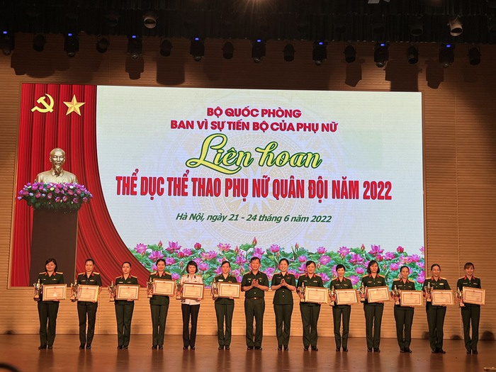 Liên hoan TDTT phụ nữ Quân đội: Cống hiến những màn thi đấu sôi nổi, hào hứng và đầy kịch tính - Ảnh 4.