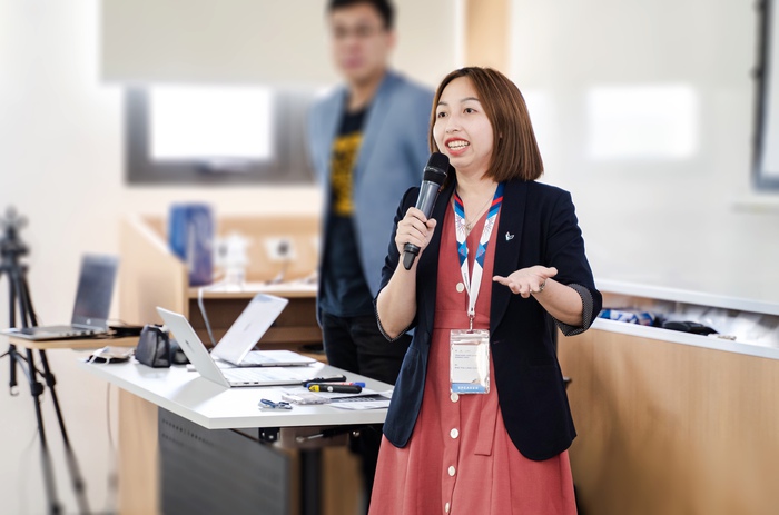 Tiến sĩ Phí Thị Linh Giang, Giám đốc Trung tâm khởi nghiệp Trường Đại học VinUni chia sẻ về mô hình hỗ trợ sinh viên khởi nghiệp tại VinUni trong Hội nghị Đổi mới dạy và học.