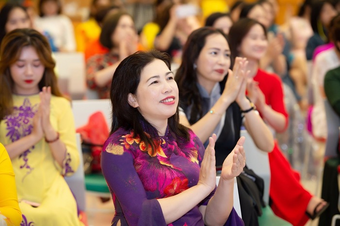 Tham dự chương trình có sự góp mặt của bà Công Thị Thanh Hằng - Trưởng Ban Tuyên giáo Công đoàn Y tế Việt Nam