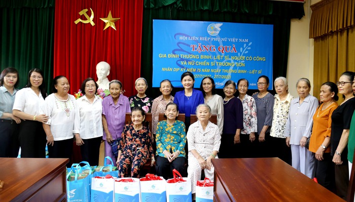Hội LHPN Việt Nam thăm Mẹ Việt Nam anh hùng, người có công với cách mạng - Ảnh 2.