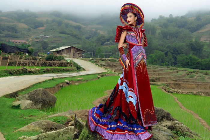 Đoàn Hồng Trang cho biết, cô không chỉ muốn quảng bá vẻ đẹp văn hóa đặc sắc của các dân tộc Việt Nam thông qua ý nghĩa trang phục với bạn bè quốc tế, mà với chính cả công chúng quê nhà. Vì lý do đó nên trước khi lên đường sang Bali, Indonesia dự thi, cô đã cùng ekip đến Sapa chụp ảnh trang phục dân tộc