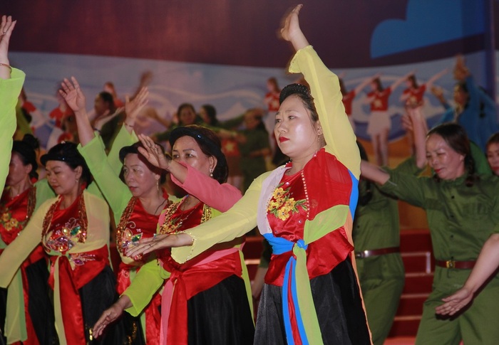 Đà Nẵng: Gần 1.000 phụ nữ tham gia đồng diễn dân vũ thể thao - Ảnh 8.