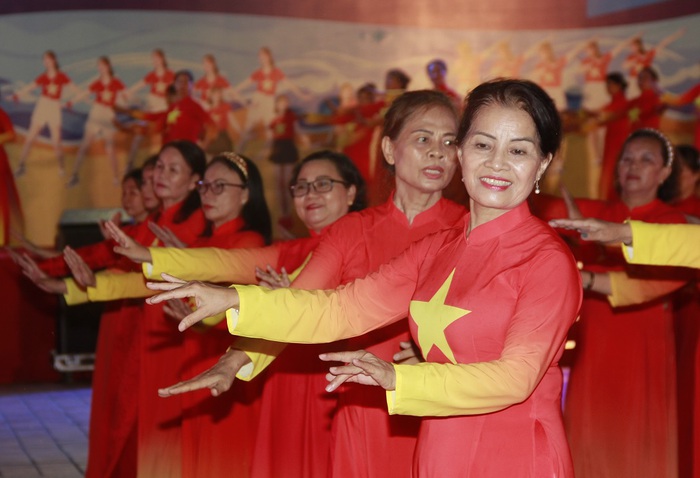 Đà Nẵng: Gần 1.000 phụ nữ tham gia đồng diễn dân vũ thể thao - Ảnh 6.