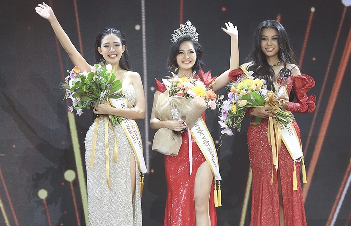 Cô gái Tày Nông Thúy Hằng đăng quang Hoa hậu các dân tộc Việt Nam 2022 - Ảnh 5.