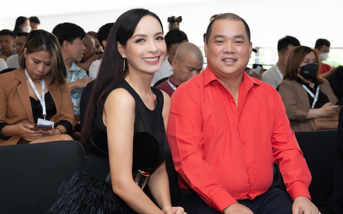 Vợ chồng Minh Khang - Thúy Hạnh tay trong tay ngọt ngào tại sự kiện