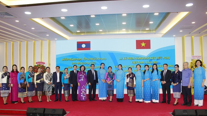 Trao tặng Huân chương, Huy chương cho các tập thể, cá nhân Hội LHPN Lào - Ảnh 3.