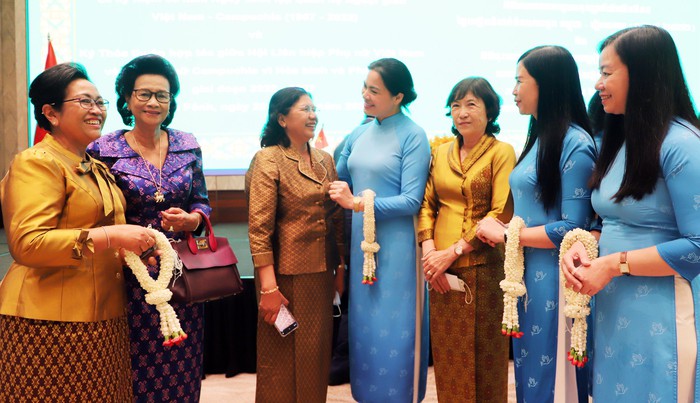 Hội Phụ nữ hai nước Việt Nam - Campuchia tăng cường đoàn kết, hợp tác đi vào chiều sâu, thiết thực hơn nữa - Ảnh 8.