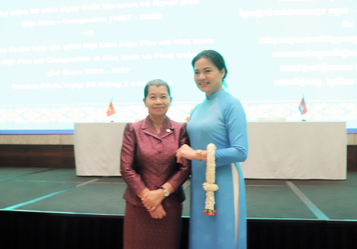 Hội Phụ nữ hai nước Việt Nam - Campuchia tăng cường đoàn kết, hợp tác đi vào chiều sâu, thiết thực hơn nữa - Ảnh 5.