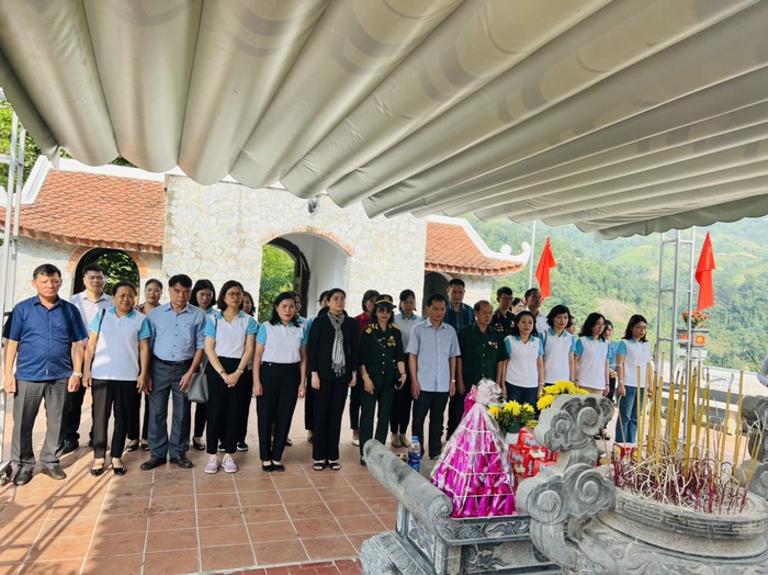 Đoàn công tác Đảng ủy cơ quan TƯ Hội LHPN VN về nguồn; thăm, tặng quà các gia đình thương binh, liệt sĩ, người có công tại các tỉnh Cao Bằng, Hà Giang - Ảnh 3.