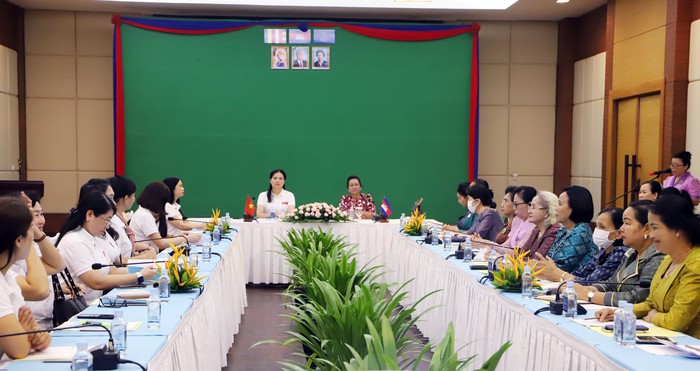 Tăng cường hợp tác giữa các cấp Hội Phụ nữ hai nước Việt Nam - Campuchia - Ảnh 2.