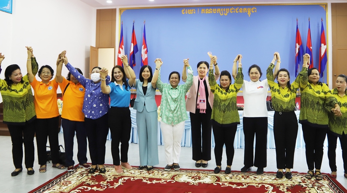 Cuộc gặp xúc động với những phụ nữ Campuchia từng hỗ trợ quân tình nguyện Việt Nam và người Việt sinh sống tại tỉnh Kampot - Ảnh 9.