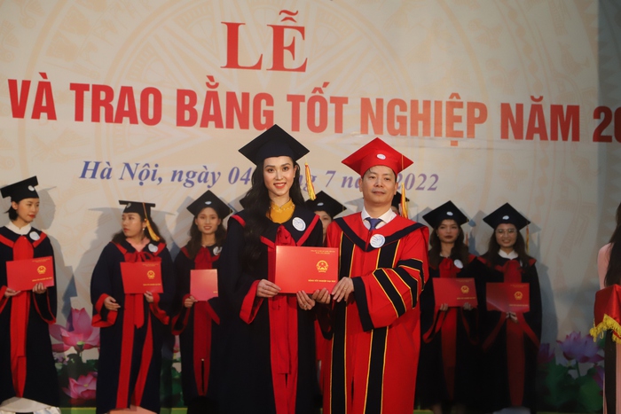 Học viện Phụ nữ Việt Nam trao Bằng Tốt nghiệp năm 2022 cho hơn 400 học viên - Ảnh 3.