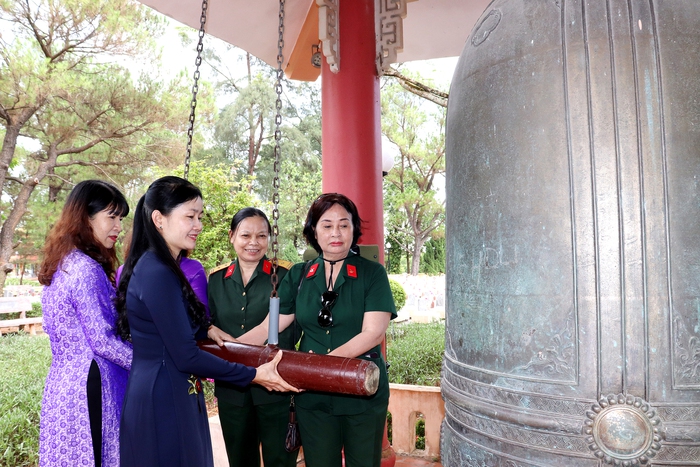 Trung ương Hội Liên hiệp Phụ nữ Việt Nam tặng 131 suất quà cho các gia đình có công tại Quảng Trị - Ảnh 3.