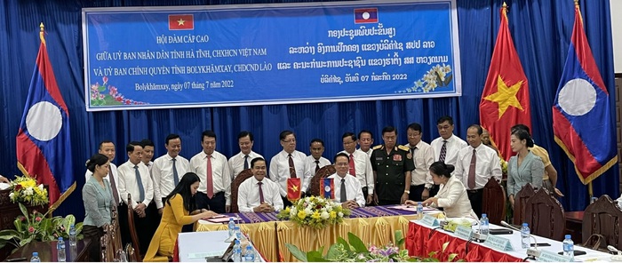 Hội LHPN Hà Tĩnh ký kết biên bản thỏa thuận hợp tác với Liên hiệp phụ nữ tỉnh BolyKhămxay (Lào) - Ảnh 1.