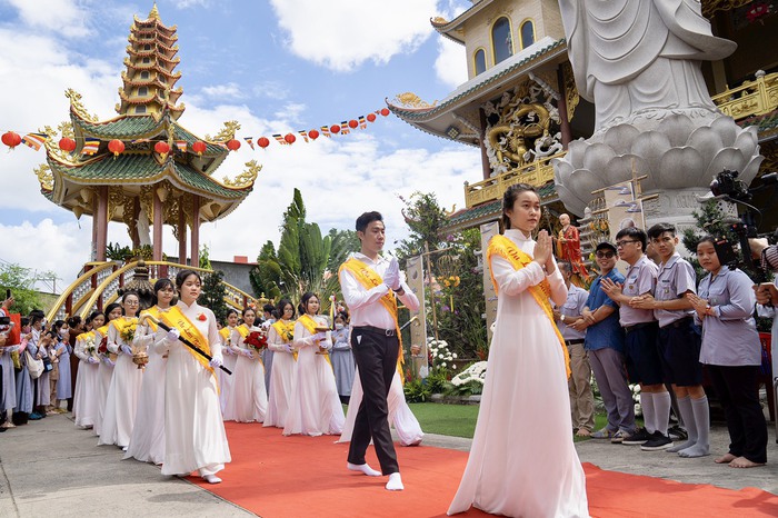 TPHCM: Nhiều hoa hồng trắng trong mùa Vu lan năm nay - Ảnh 3.