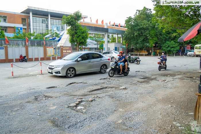 Người già, trẻ nhỏ  “gặp nạn” khi qua con đường đau khổ - Ngõ 282 Kim Giang - Ảnh 5.