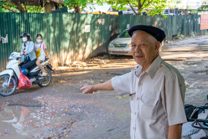 Người già, trẻ nhỏ  “gặp nạn” khi qua con đường đau khổ - Ngõ 282 Kim Giang - Ảnh 8.
