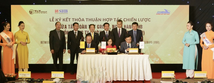 SHB, T&T Group hợp tác chiến lược toàn diện với Vietnam Airlines và Tổng Công ty Đường sắt Việt Nam - Ảnh 1.