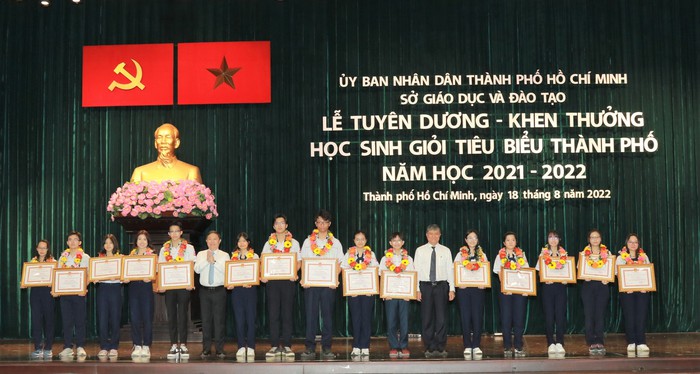 TPHCM: Khen thưởng 486 học sinh giỏi tiêu biểu - Ảnh 2.