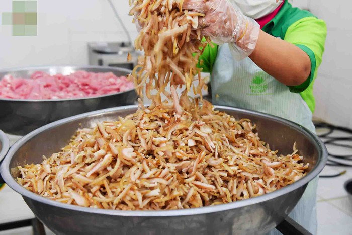 Người phụ nữ dân tộc Mường đưa đặc sản thịt chua Phú Thọ đến mọi miền tổ quốc - Ảnh 2.