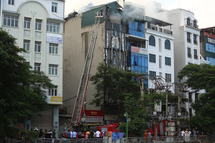 Liên tiếp xảy ra cháy, Hà Nội có gần 3.000 công trình hoạt động nhưng chưa nghiệm thu phòng cháy chữa cháy - Ảnh 1.