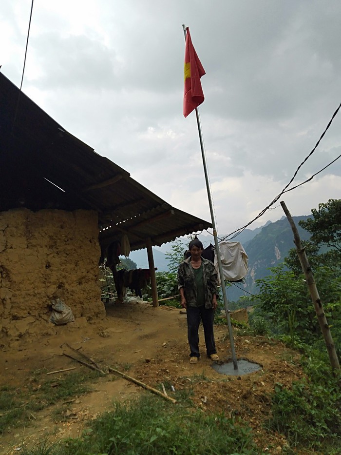 Chung tay thắp sáng vùng biên và xây dựng cột cờ Tổ Quốc ở biên giới Si Ma Cai - Ảnh 2.