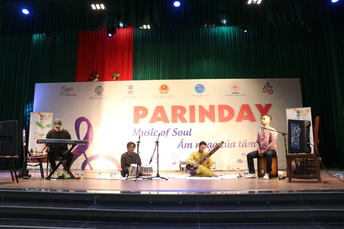 Nhóm nhạc Parinday Music of Soul biểu diễn tại Viện Nghiên cứu Ấn Độ và Tây Nam Á (Hà Nội)
