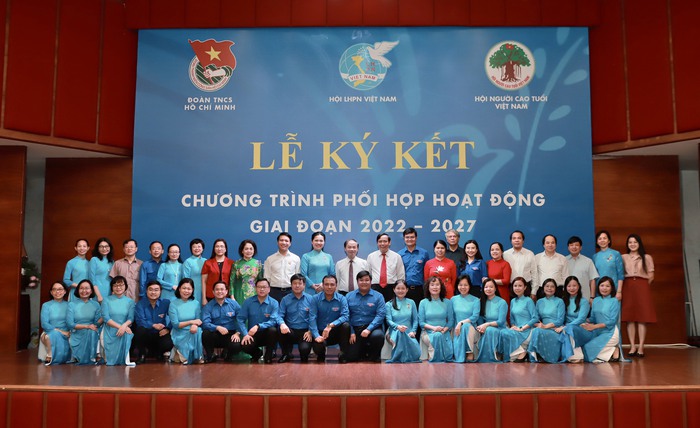 Chương trình phối hợp hoạt động giữa Hội LHPN Việt Nam với Đoàn TNCS Hồ Chí Minh và Hội Người cao tuổi Việt Nam giai đoạn 2022 - 2027 - Ảnh 4.