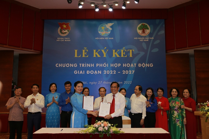 Hội LHPN Việt Nam ký kết phối hợp hoạt động với Đoàn TNCS Hồ Chí Minh và Hội Người cao tuổi Việt Nam giai đoạn 2022 - 2027 - Ảnh 2.